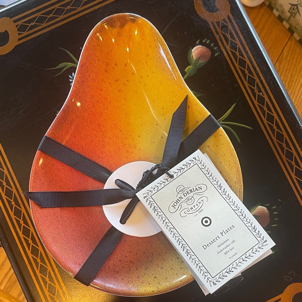 NWT John Derian Co. Dessert Pear Plates🌺. Set of 4.